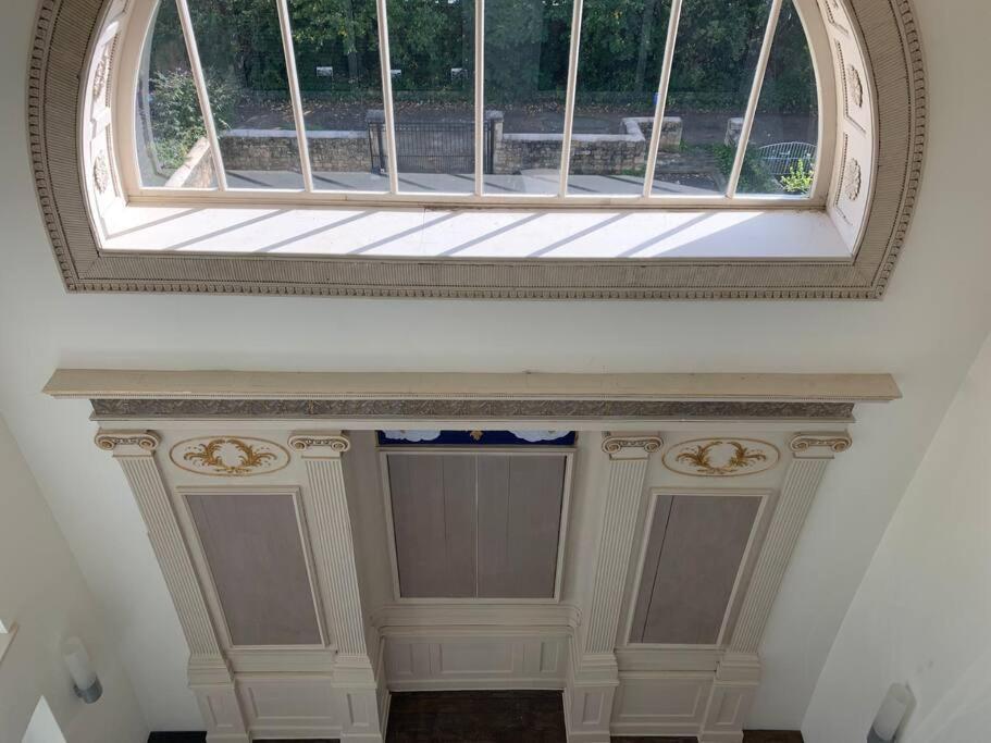 Style & Opulence In Georgian Chapel W Parking Διαμέρισμα Μπαθ Εξωτερικό φωτογραφία